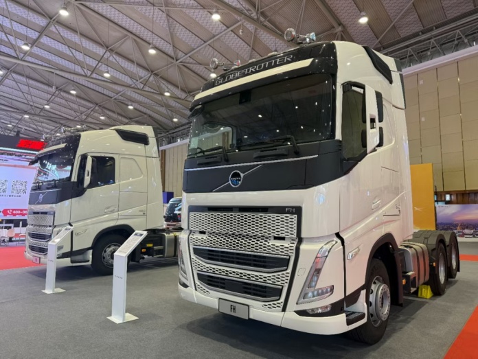 Volvo Trucks Debuts at the 2025 China Road Transport Annual Conference in Chengdu