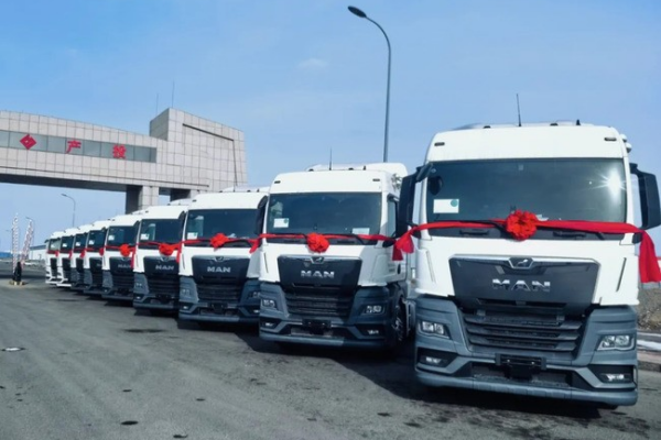 Ten MAN tractor units have been delivered to Xinjiang to enhance cross-border logistics