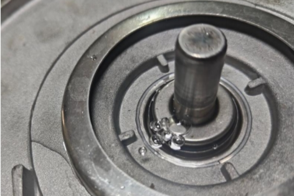 How does the seal determine the service life of a water pump?cid=4